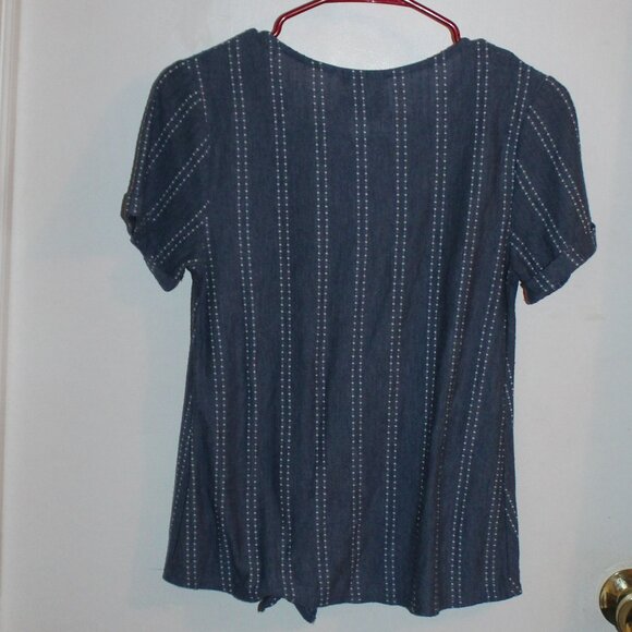 W5 by Anthropologie women's Blue White Short Sleeve Top. Knot in front - Picture 3 of 3